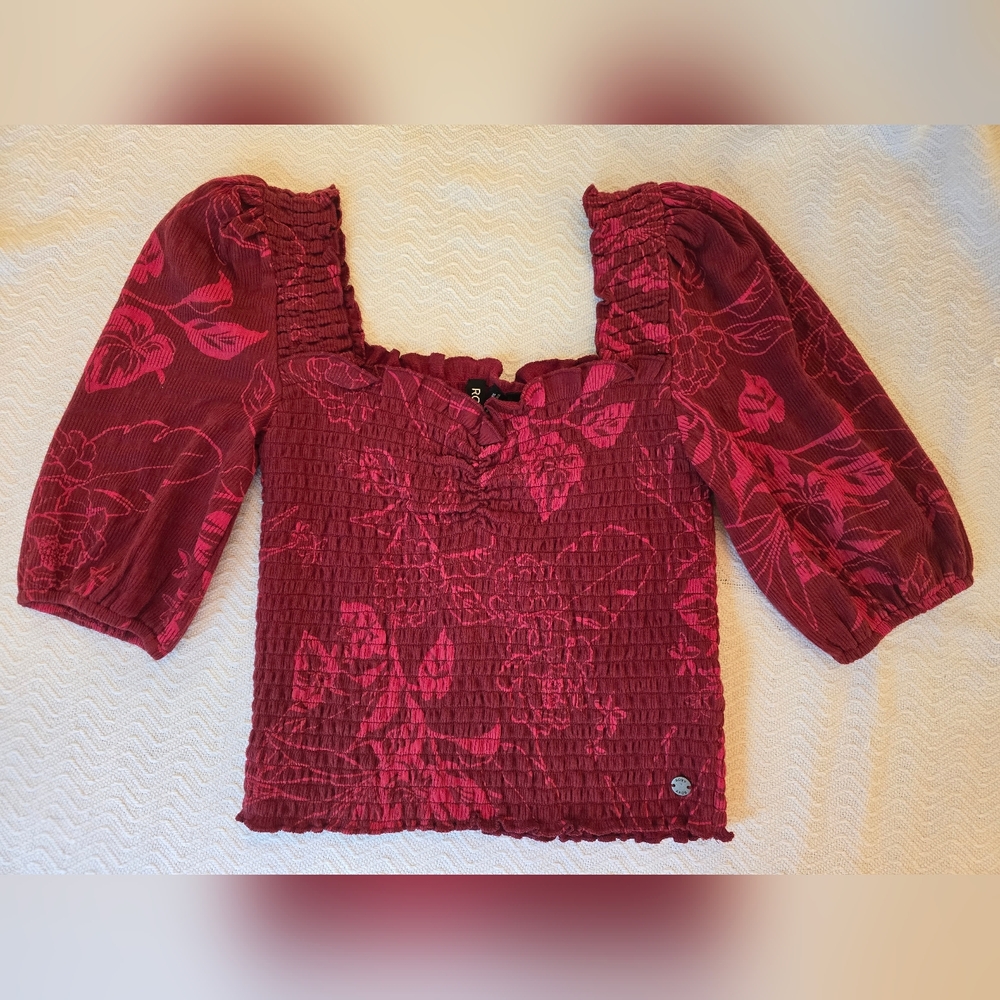 Roxy Burgundy Smocked Floral Cropped Top With Puffed Sleeves NWT Size Small.